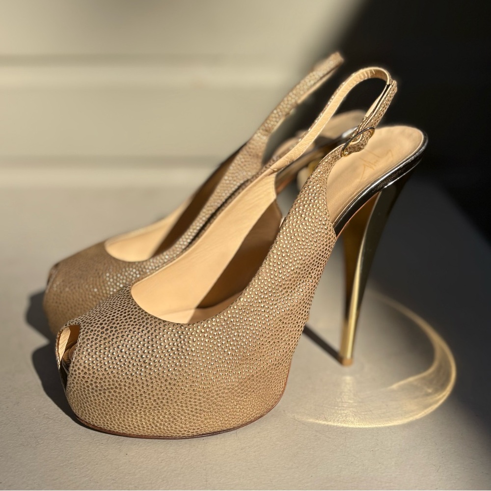 Giuseppe Zanotti Metallic Gold Leather Peep Toe Platform Slingback Heel. Size 39